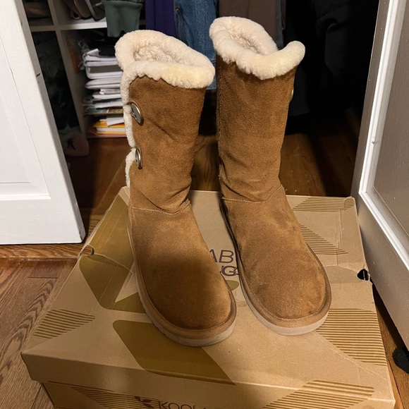 One time used kookaburra by uggs. The most comfortable high boots for the winter - Picture 3 of 4